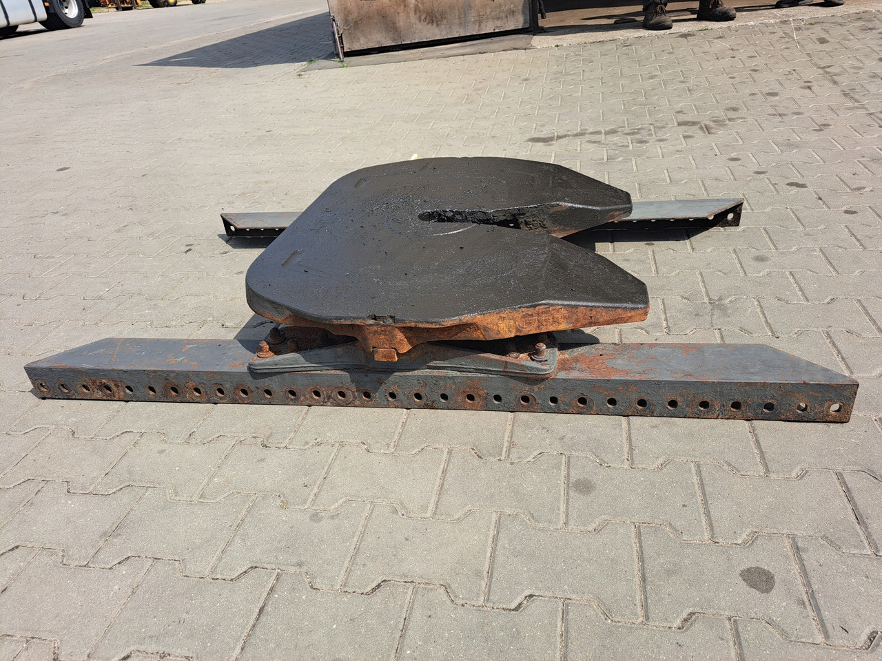 Georg Fischer GF SIODŁO GF+ FSK200 140 MM WSPORNIK VOLVO FH FM 9 12 13 - Fifth wheel coupling for Truck: picture 3 Georg Fischer GF SIODŁO GF+ FSK200 140 MM WSPORNIK VOLVO FH FM 9 12 13 - Fifth wheel coupling for Truck: picture 3