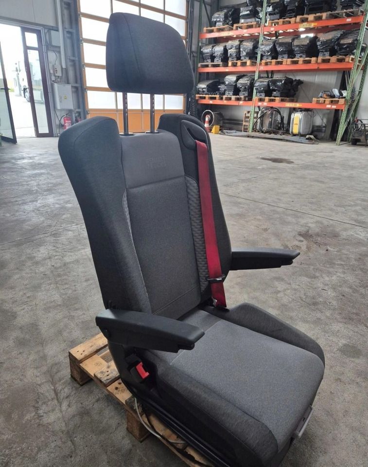 RENAULT FOTEL PNEUMATYCZY SIEDZENIE KIEROWCY RENAULT RANGE GAMA T C K EVO LIFT - Seat for Truck: picture 3 RENAULT FOTEL PNEUMATYCZY SIEDZENIE KIEROWCY RENAULT RANGE GAMA T C K EVO LIFT - Seat for Truck: picture 3