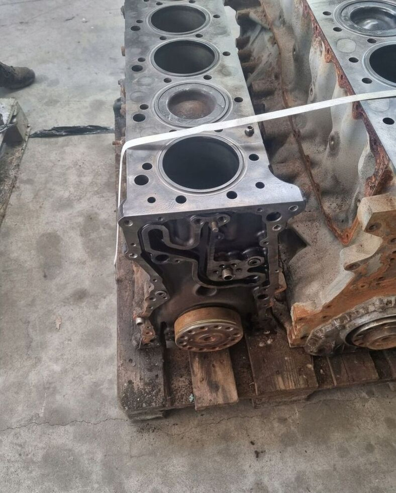 RENAULT PREMIUM DXI 11 410 450 1002035 Renault PREMIUM 410 450 - Cylinder block for Truck: picture 3 RENAULT PREMIUM DXI 11 410 450 1002035 Renault PREMIUM 410 450 - Cylinder block for Truck: picture 3