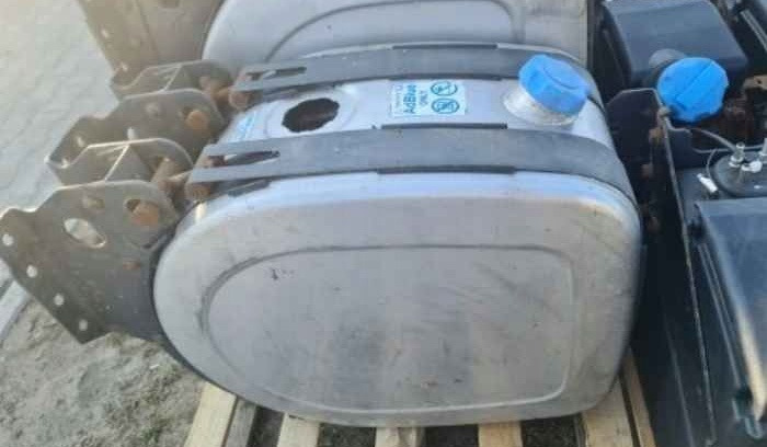 Renault DXi / Volvo FH FMX - AdBlue tank for Truck: picture 1 Renault DXi / Volvo FH FMX - AdBlue tank for Truck: picture 1