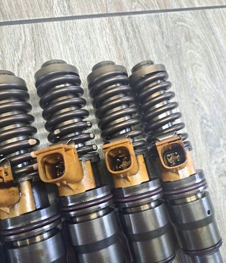 Renault POMPO E POMPOWTRYSKI MAGNUM DXI VOLVO FM FH 21340616 Renault RENAULT MAGNUM DXI VOLVO FM FH 21340616 - Injector for Truck: picture 2 Renault POMPO E POMPOWTRYSKI MAGNUM DXI VOLVO FM FH 21340616 Renault RENAULT MAGNUM DXI VOLVO FM FH 21340616 - Injector for Truck: picture 2