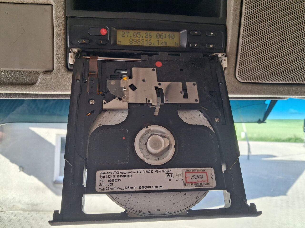 VDO TACHOGRAF 24V TARCZKA TYP 1324 VOLVO RENAULT - Tachograph for Truck: picture 2 VDO TACHOGRAF 24V TARCZKA TYP 1324 VOLVO RENAULT - Tachograph for Truck: picture 2