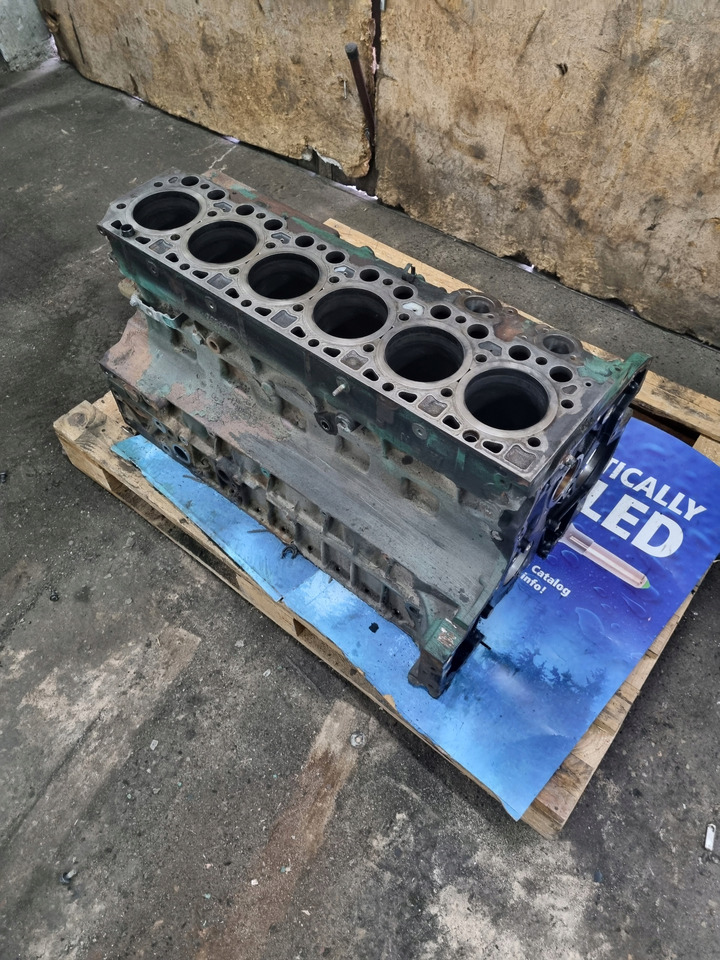 VOLVO BLOK SILNIKA GOŁY SŁUPEK VOLVO FL FE RENAULT PREMIUM MIDLUM DXI 7 D7F - Cylinder block for Truck: picture 2 VOLVO BLOK SILNIKA GOŁY SŁUPEK VOLVO FL FE RENAULT PREMIUM MIDLUM DXI 7 D7F - Cylinder block for Truck: picture 2