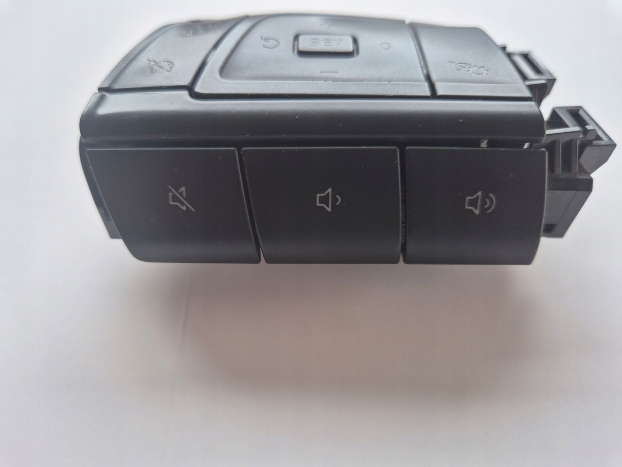 VOLVO KLAWISZ PRZYCISKI KIEROWNICY LH VOLVO FH 5 FM 5 FMX - Steering wheel for Truck: picture 2 VOLVO KLAWISZ PRZYCISKI KIEROWNICY LH VOLVO FH 5 FM 5 FMX - Steering wheel for Truck: picture 2