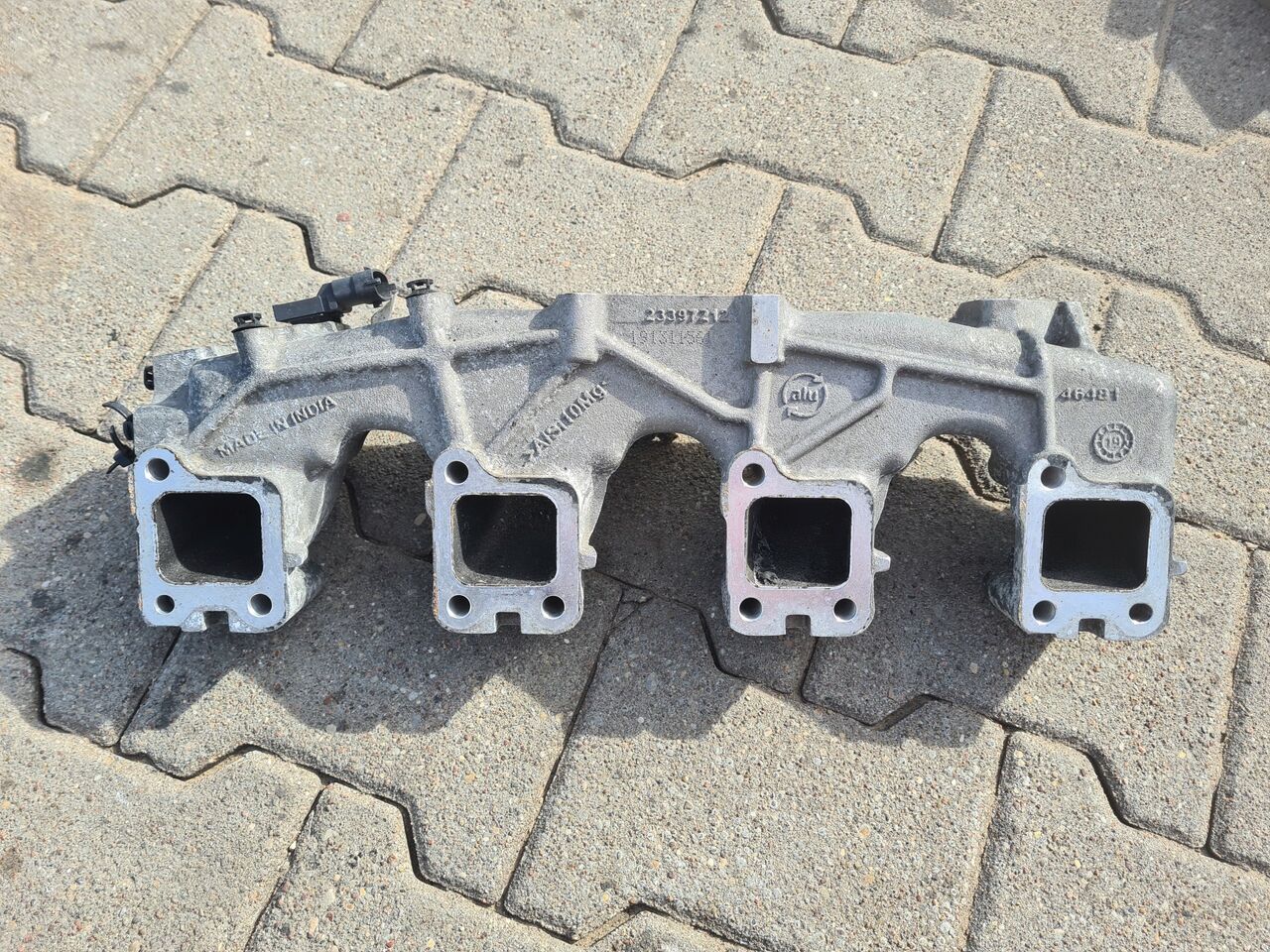 VOLVO KOLEKTOR SSĄCY RENAULT GAMA D WIDE DTI 5 VOLVO FL D5K 23397212 - Intake manifold for Truck: picture 2 VOLVO KOLEKTOR SSĄCY RENAULT GAMA D WIDE DTI 5 VOLVO FL D5K 23397212 - Intake manifold for Truck: picture 2