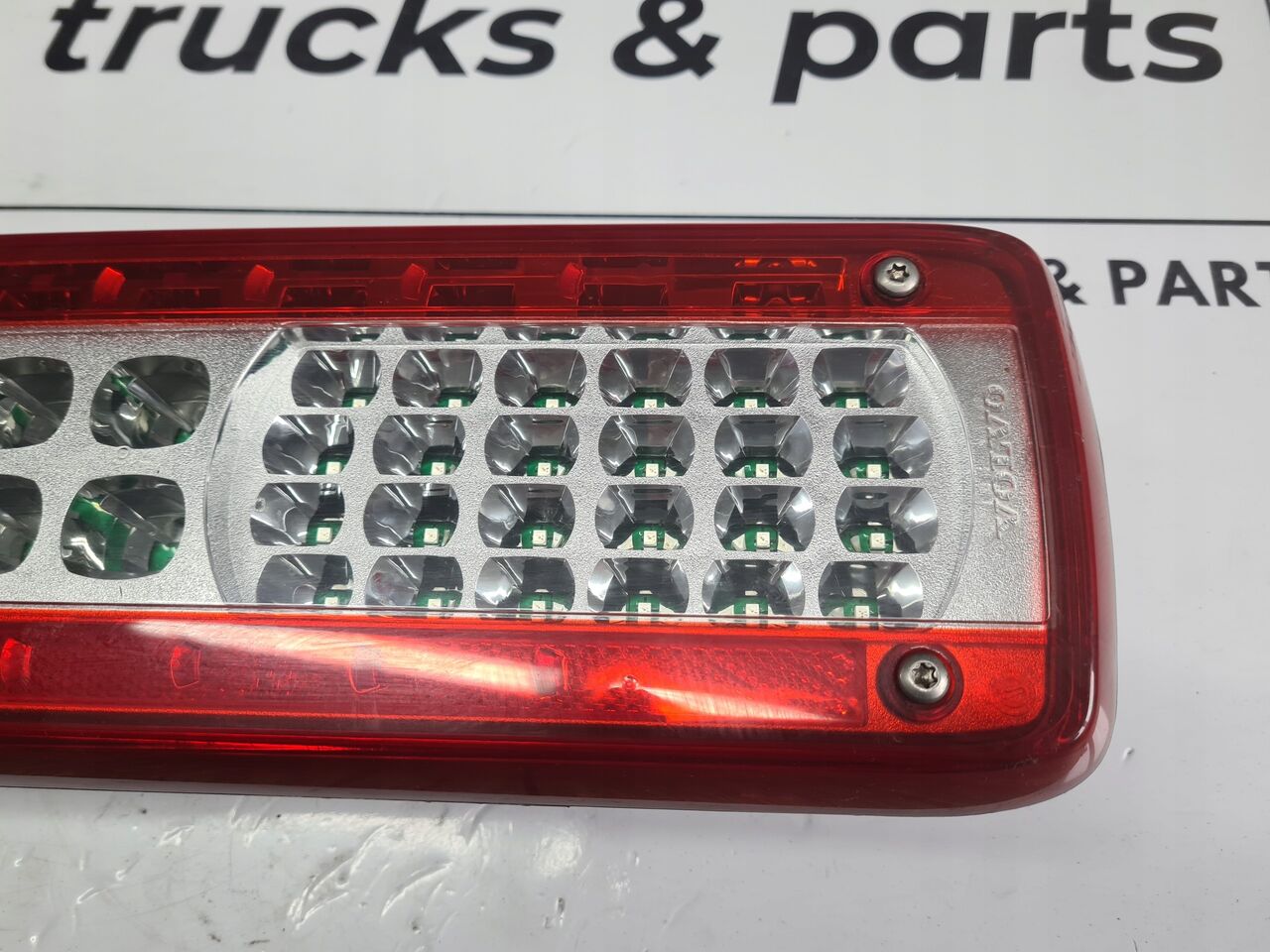 VOLVO LAMPA LEWA LED TYŁ BŁOTNIKA VOLVO FH 4 FM 4 FMX FH 5 FM 5 ORYGINAŁ - Tail light for Truck: picture 2 VOLVO LAMPA LEWA LED TYŁ BŁOTNIKA VOLVO FH 4 FM 4 FMX FH 5 FM 5 ORYGINAŁ - Tail light for Truck: picture 2