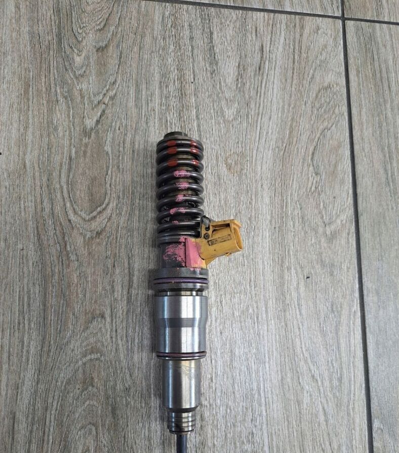 VOLVO POMPOWTRYSKIWACZ RENAULT PREMIUM DXI 430 460 21569191 - Injector for Truck: picture 1 VOLVO POMPOWTRYSKIWACZ RENAULT PREMIUM DXI 430 460 21569191 - Injector for Truck: picture 1