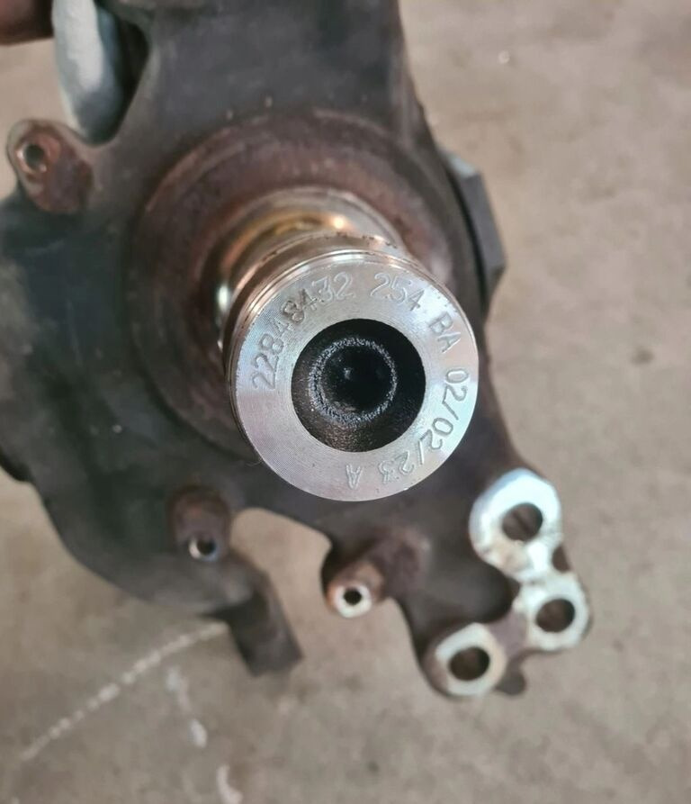 Volvo FH 4 FM 4 FH 5 FM 5 RENAULT GAMA T FI 58 22848432 Volvo VOLVO FH 4 FM 4 FH 5 FM 5 RENAULT GAMA T FI 58 22848432 - Steering knuckle for Truck: picture 5 Volvo FH 4 FM 4 FH 5 FM 5 RENAULT GAMA T FI 58 22848432 Volvo VOLVO FH 4 FM 4 FH 5 FM 5 RENAULT GAMA T FI 58 22848432 - Steering knuckle for Truck: picture 5