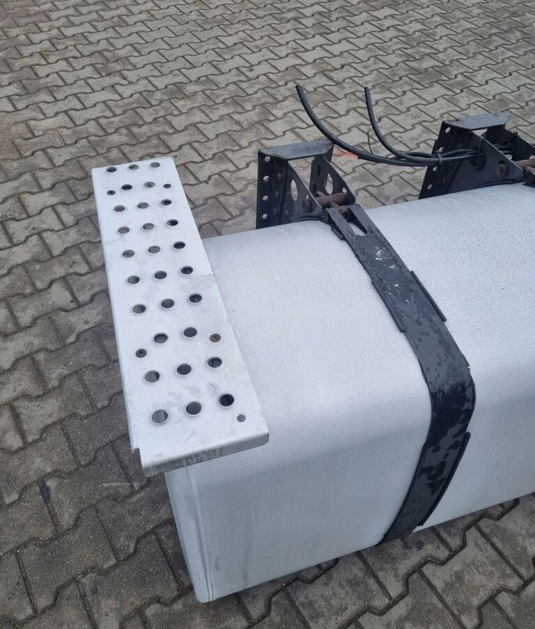 Volvo OE 21220089 Renault 12 truck - Fuel tank for Truck: picture 3 Volvo OE 21220089 Renault 12 truck - Fuel tank for Truck: picture 3