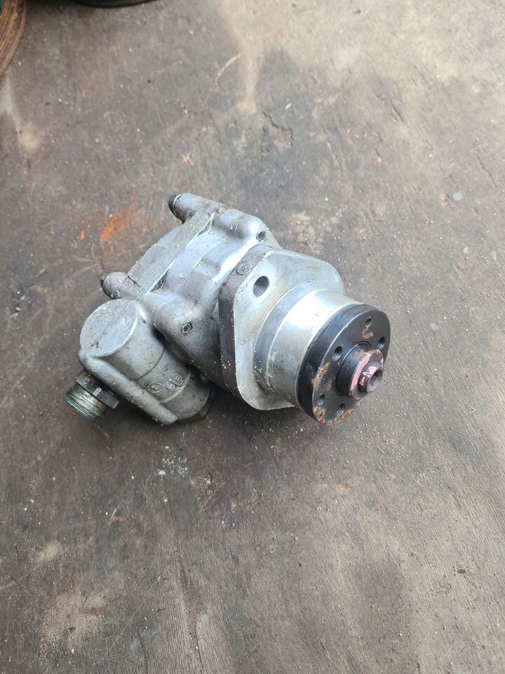 ZF POMPA WSPOMAGANIA 3 OSI RENAULT MIDLUM PREMIUM DXI 7 GAMA D VOLVO FE FL D7 - Steering pump for Truck: picture 3 ZF POMPA WSPOMAGANIA 3 OSI RENAULT MIDLUM PREMIUM DXI 7 GAMA D VOLVO FE FL D7 - Steering pump for Truck: picture 3