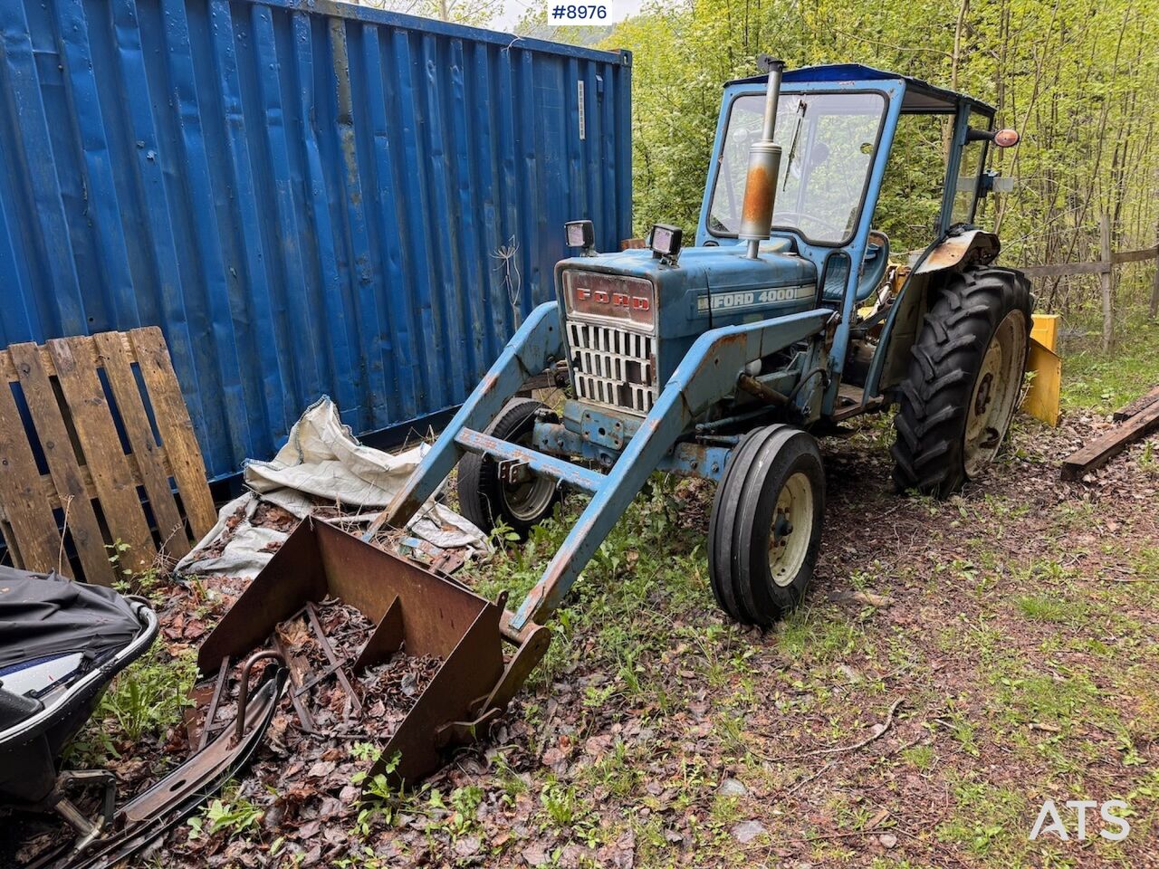 1970 Ford 4000 with front loader. Repair object. - Farm tractor: picture 1 1970 Ford 4000 with front loader. Repair object. - Farm tractor: picture 1