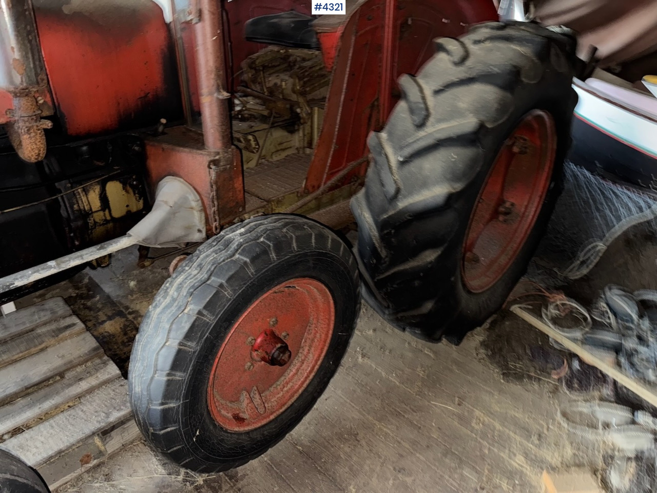 Farm tractor 1971 Zetor 4511: picture 9