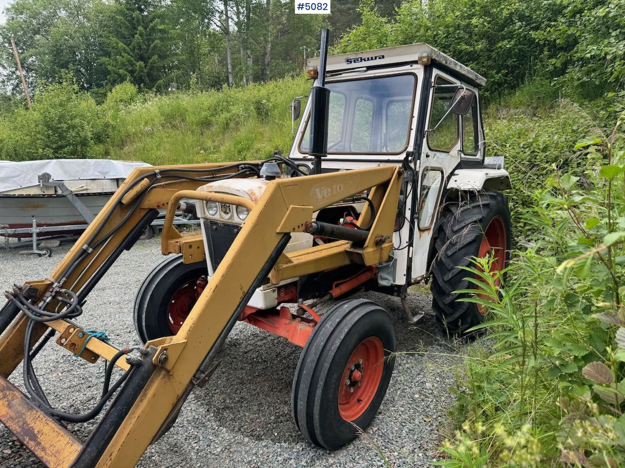 1980 David Brown 885 w/ front loader and bucket - Farm tractor: picture 1 1980 David Brown 885 w/ front loader and bucket - Farm tractor: picture 1