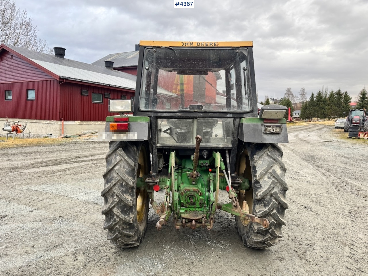 1982 John Deere 1140 4x2 Tractor w/ Twin Wheels and Chains. - Farm tractor: picture 4 1982 John Deere 1140 4x2 Tractor w/ Twin Wheels and Chains. - Farm tractor: picture 4