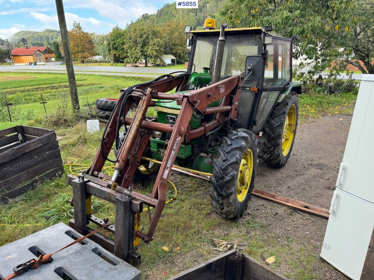 1982 John Deere 1140 with front loader and a parts tractor - Farm tractor: picture 1 1982 John Deere 1140 with front loader and a parts tractor - Farm tractor: picture 1