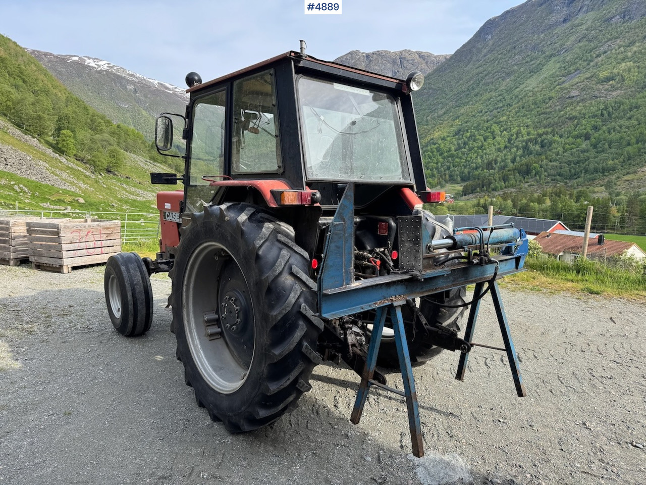1986 Case International 585 - Farm tractor: picture 3 1986 Case International 585 - Farm tractor: picture 3