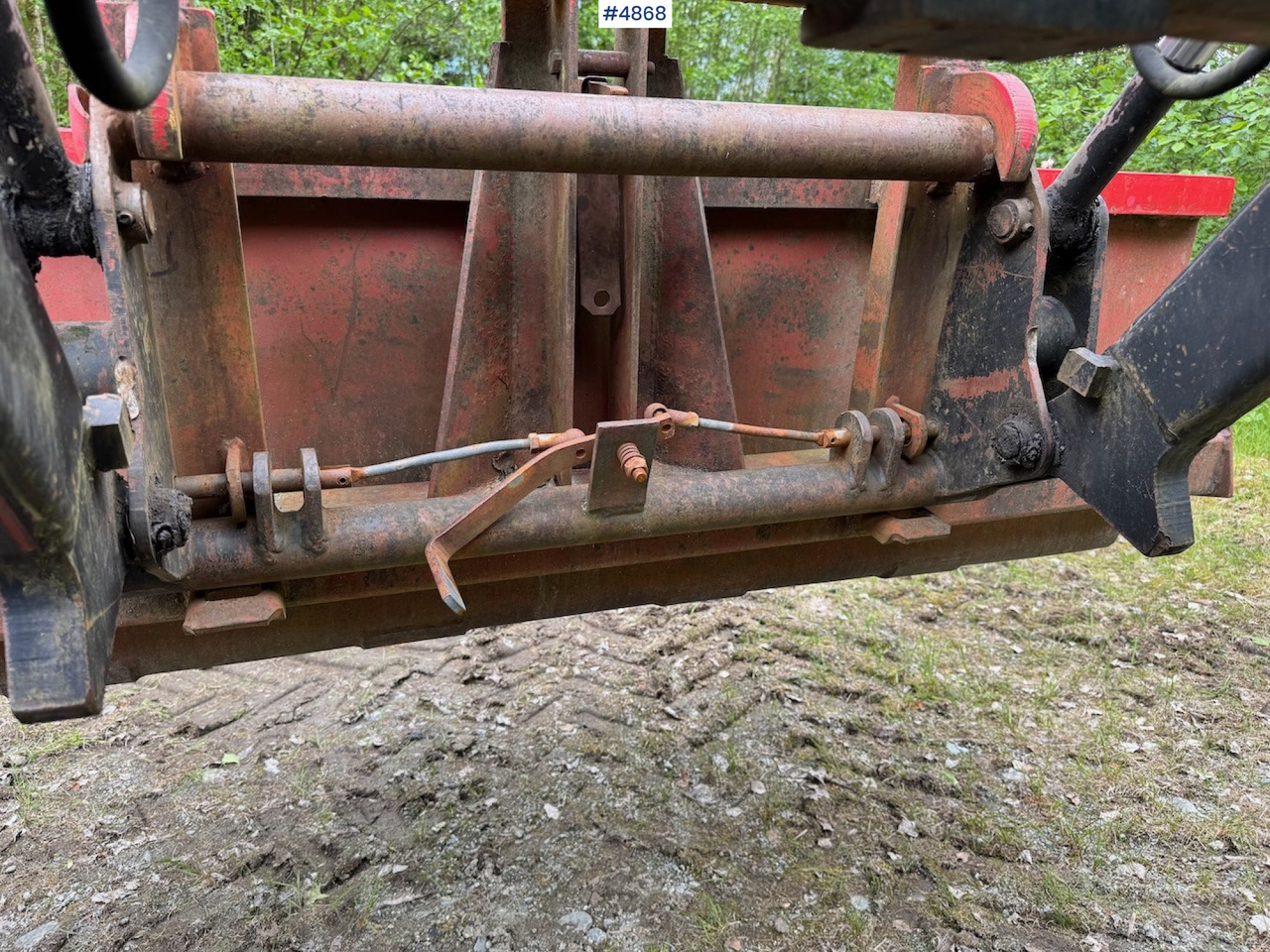 1988 Massey Ferguson 375 w/front loader - Farm tractor: picture 5 1988 Massey Ferguson 375 w/front loader - Farm tractor: picture 5
