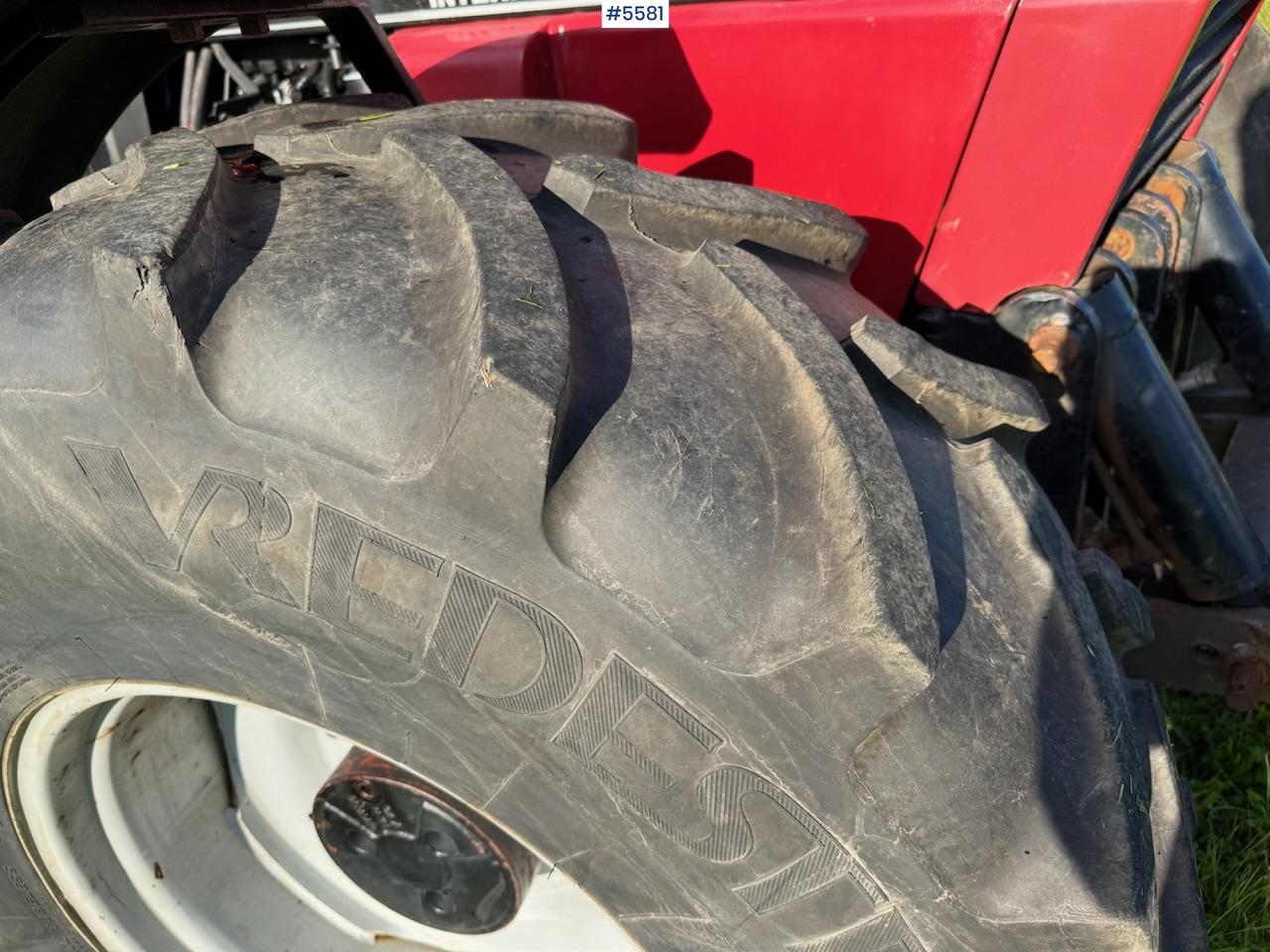 Farm tractor 1992 Case IH 845 XL w/ front hydraulics: picture 8 Farm tractor 1992 Case IH 845 XL w/ front hydraulics: picture 8