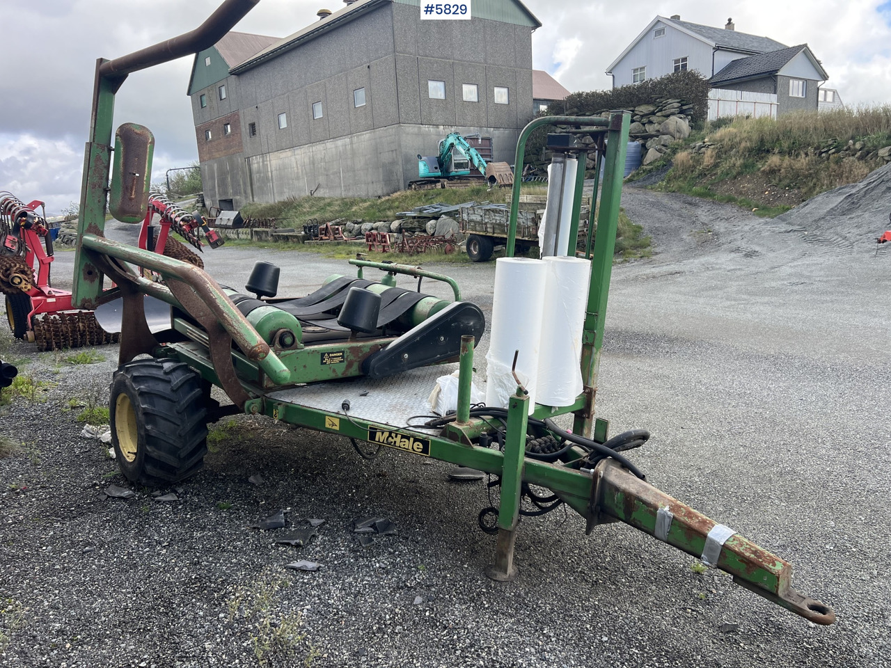 1996 Mchale 991B round bale wrapper - Hay and forage equipment: picture 1 1996 Mchale 991B round bale wrapper - Hay and forage equipment: picture 1