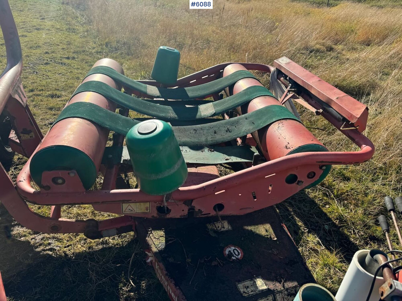 Hay and forage equipment 1998 Kverneland 7335 Round bale wrapper: picture 8 Hay and forage equipment 1998 Kverneland 7335 Round bale wrapper: picture 8