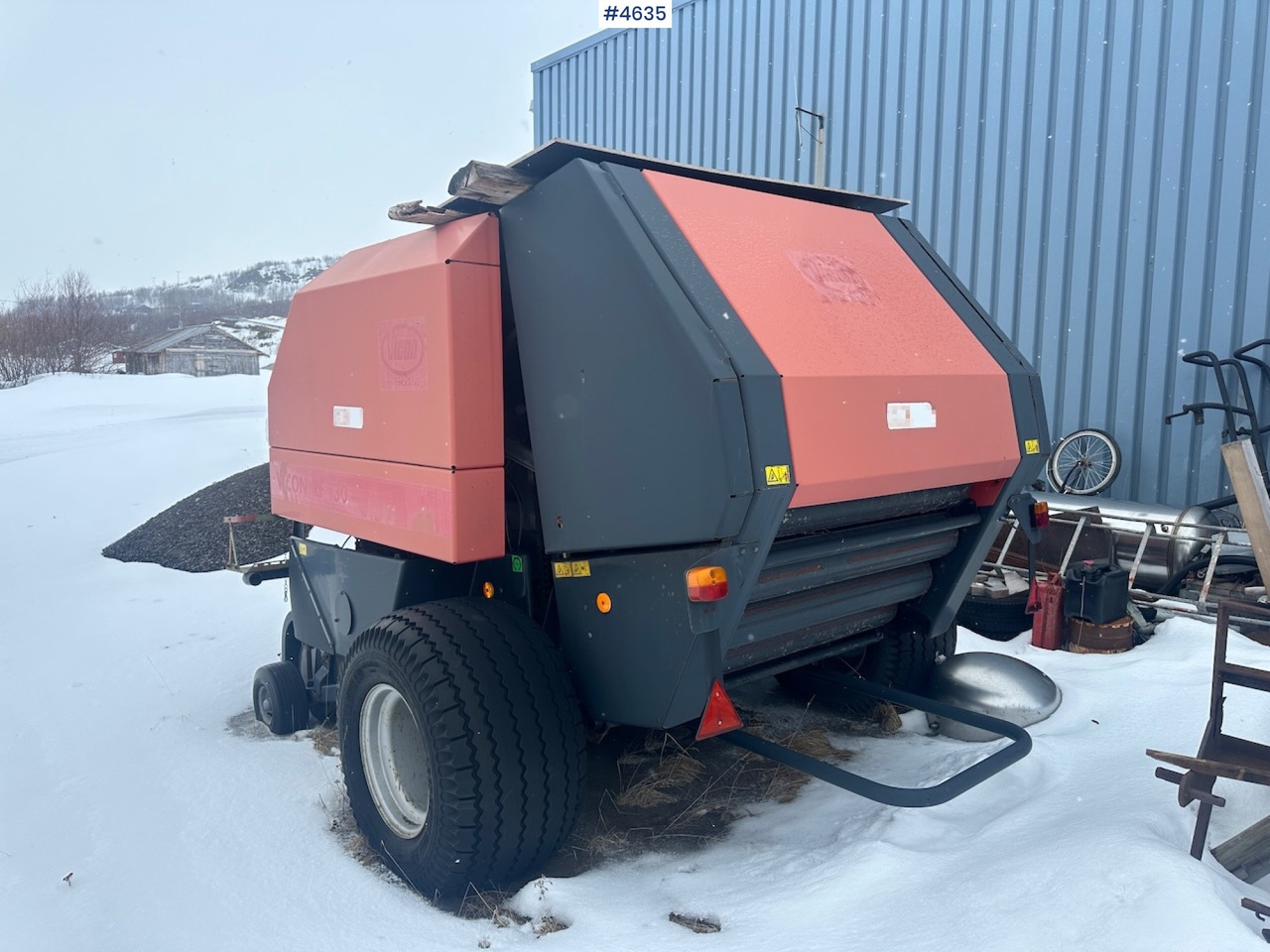 1998 Vicon RF 130 Round baler. - Hay and forage equipment: picture 1 1998 Vicon RF 130 Round baler. - Hay and forage equipment: picture 1
