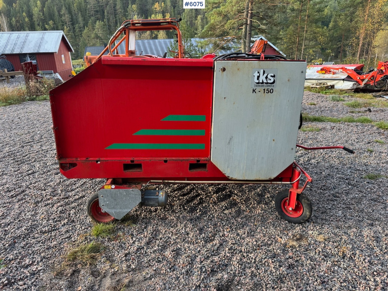 2000 TKS K-150 Round bale cutter with wheel drive. - Hay and forage equipment: picture 4 2000 TKS K-150 Round bale cutter with wheel drive. - Hay and forage equipment: picture 4