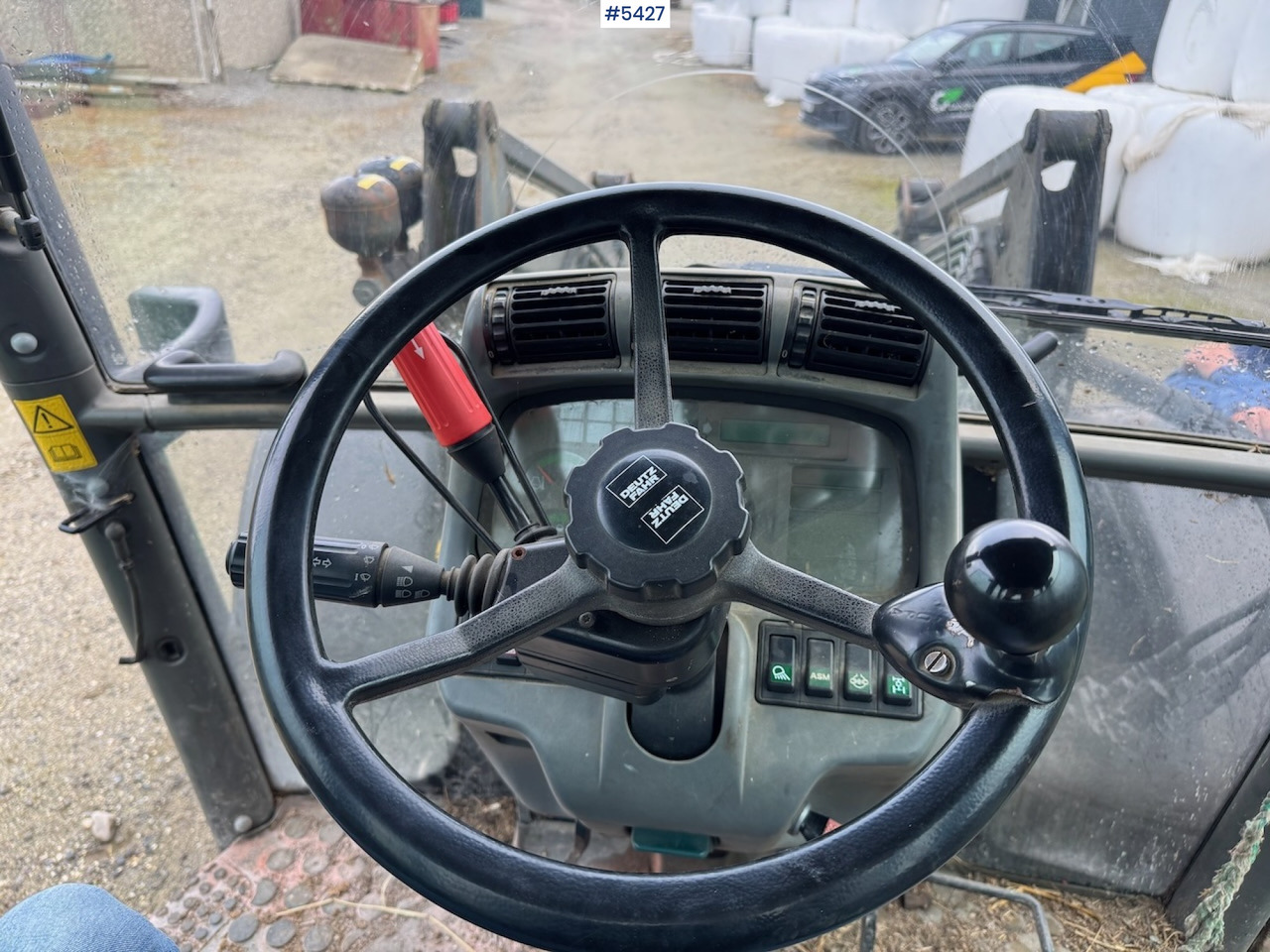 Farm tractor 2001 Deutz Fahr Agrotron 90 w/front loader.: picture 17