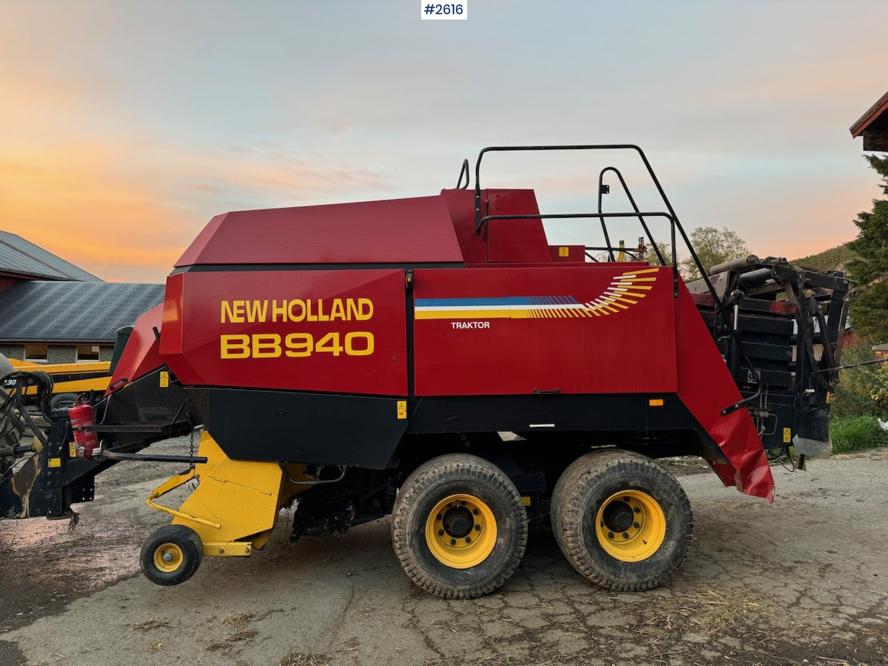 2001 New Holland BB940 square baler - Hay and forage equipment: picture 1 2001 New Holland BB940 square baler - Hay and forage equipment: picture 1