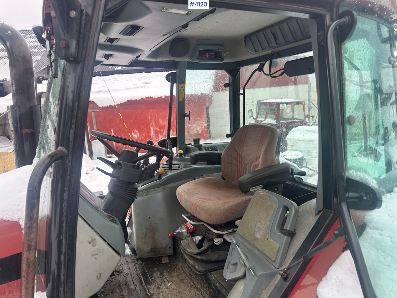 Farm tractor 2002 CASE MX 135 MAXXUM 4x4 tractor with front loader.: picture 12
