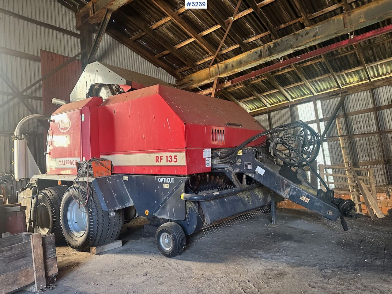2003 Vicon RF 135 opticut round baler. - Hay and forage equipment: picture 1 2003 Vicon RF 135 opticut round baler. - Hay and forage equipment: picture 1