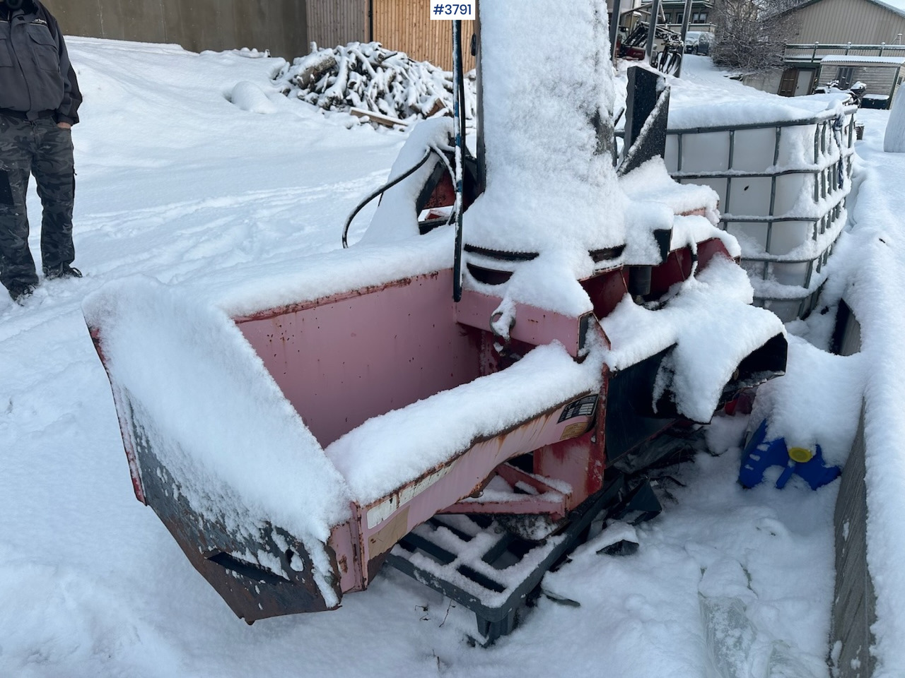Farm tractor 2010 New Holland T6040 4x4 plow rigged tractor w/ Trima +3.0p front loader, brand new chains, snow bucket and Westbjørn snow blower. WATCH VIDEO.: picture 47