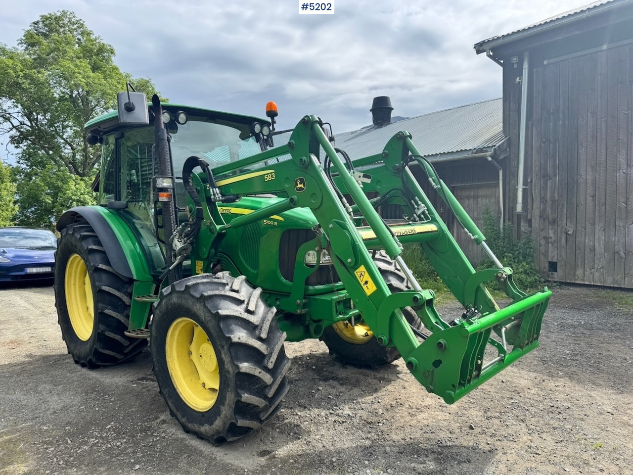 2011 John Deere 5100R 4x4 w/ Front loader and bucket. 2730 hours! - Farm tractor: picture 5 2011 John Deere 5100R 4x4 w/ Front loader and bucket. 2730 hours! - Farm tractor: picture 5