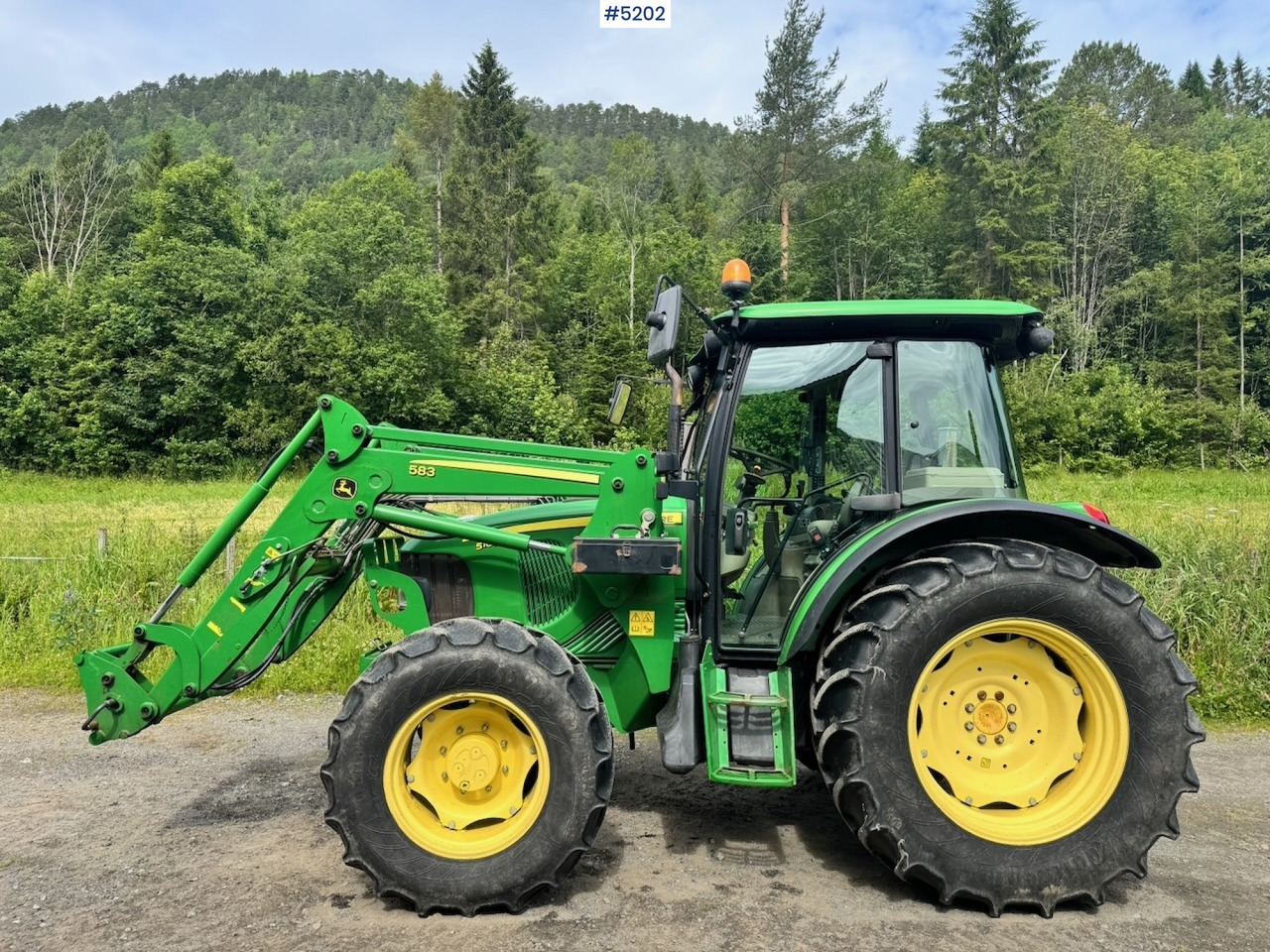 2011 John Deere 5100R 4x4 w/ Front loader and bucket. 2730 hours! - Farm tractor: picture 3 2011 John Deere 5100R 4x4 w/ Front loader and bucket. 2730 hours! - Farm tractor: picture 3