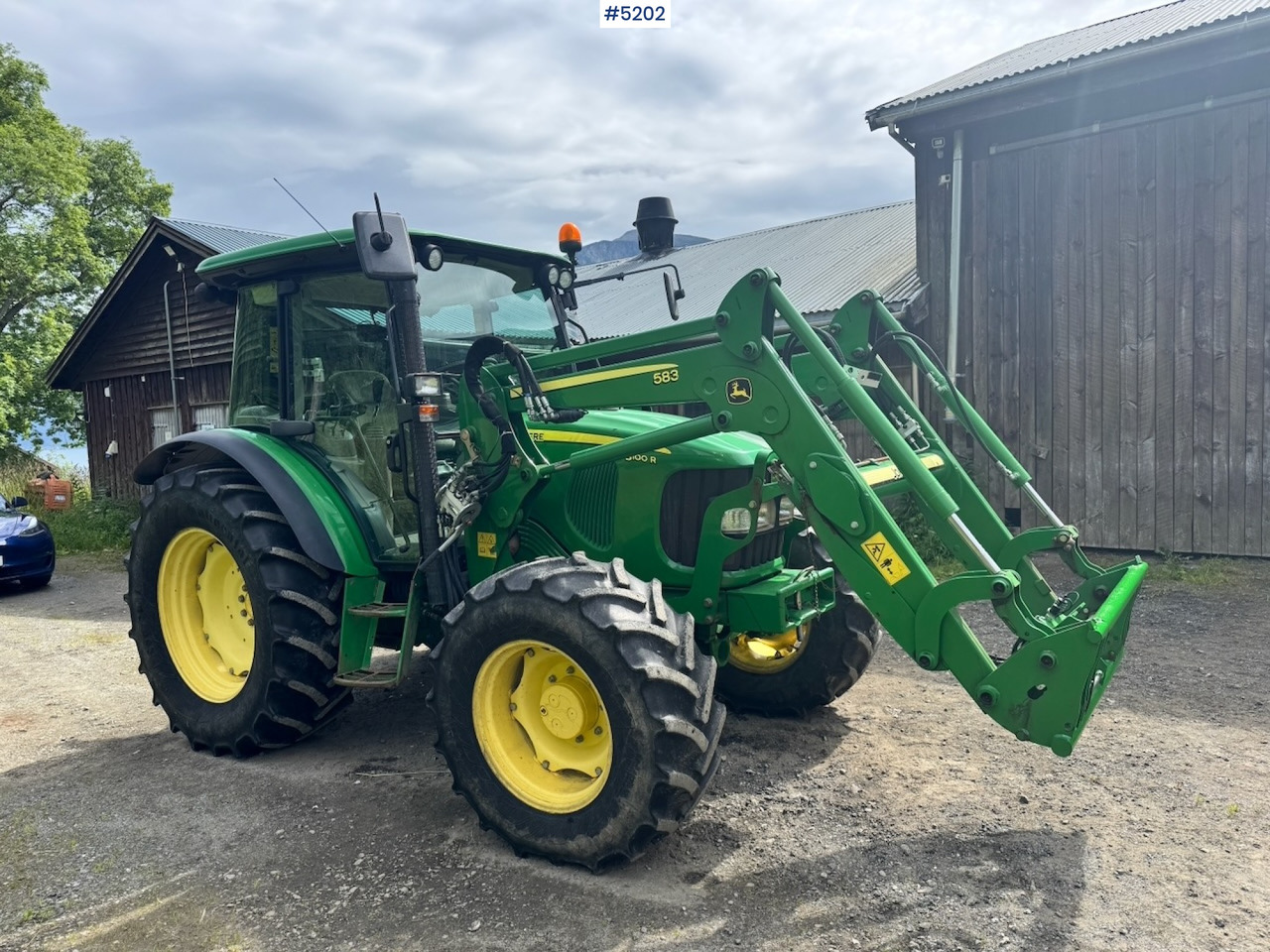 2011 John Deere 5100R 4x4 w/ Front loader and bucket. 2730 hours! - Farm tractor: picture 4 2011 John Deere 5100R 4x4 w/ Front loader and bucket. 2730 hours! - Farm tractor: picture 4