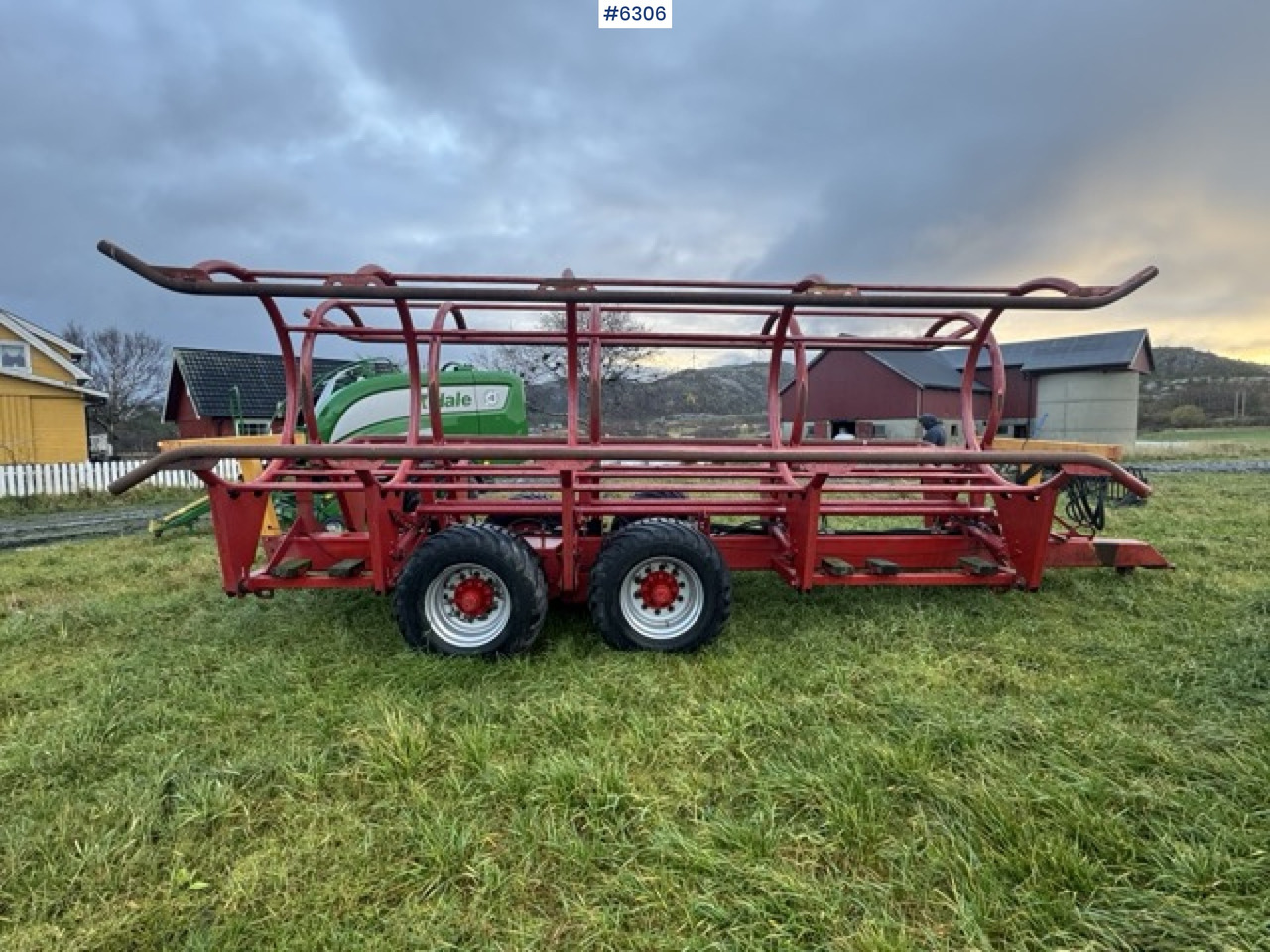 2011 Keltec round bale trailer - Hay and forage equipment: picture 1 2011 Keltec round bale trailer - Hay and forage equipment: picture 1