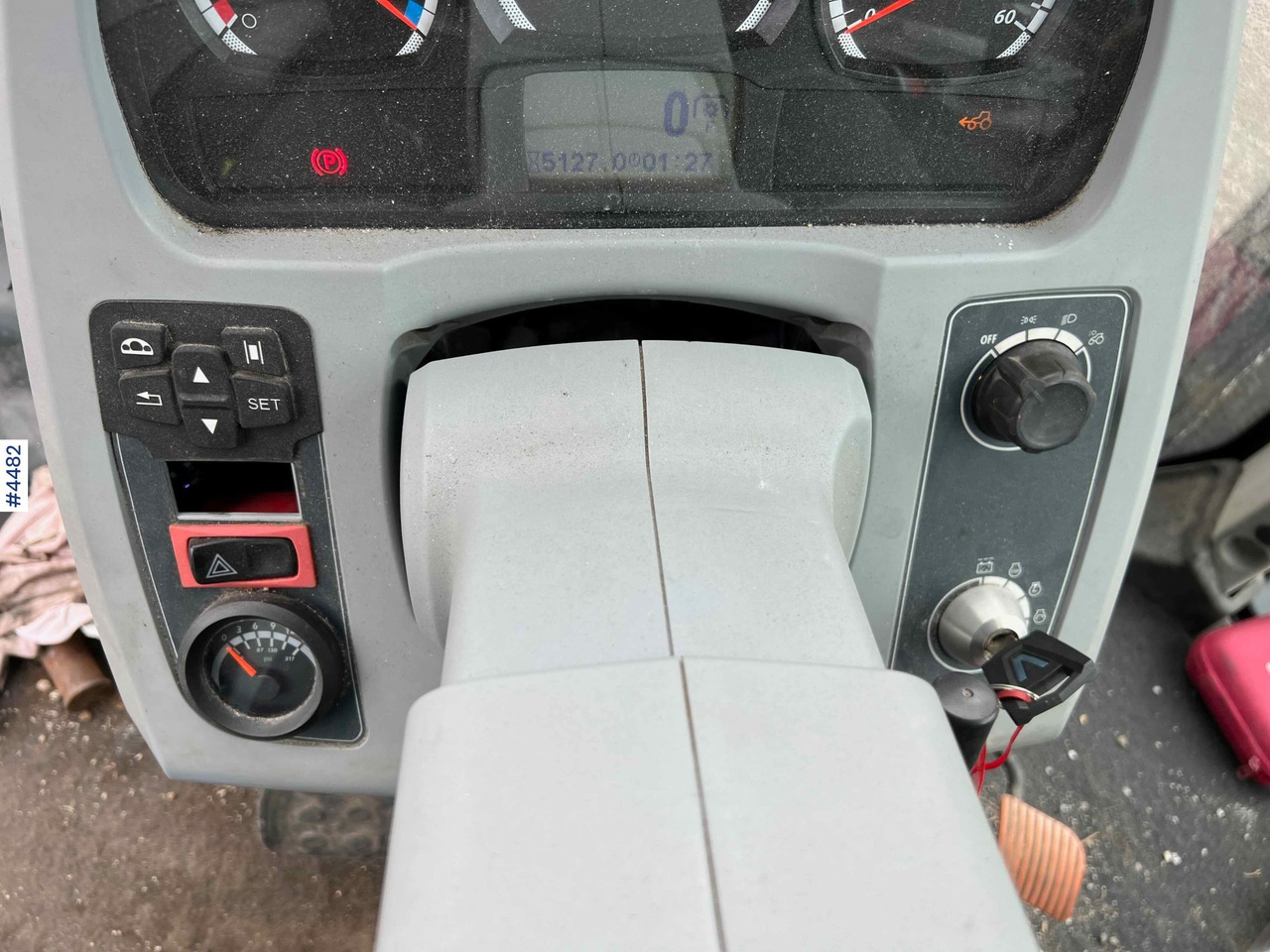 Farm tractor 2017 Valtra T234 tractor Plow rigged Tractor w/ 2011 Foss-Eik 5.150 Trailer: picture 40