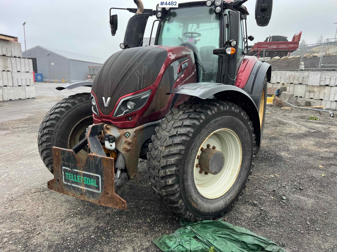 Farm tractor 2017 Valtra T234 tractor Plow rigged Tractor w/ 2011 Foss-Eik 5.150 Trailer: picture 9