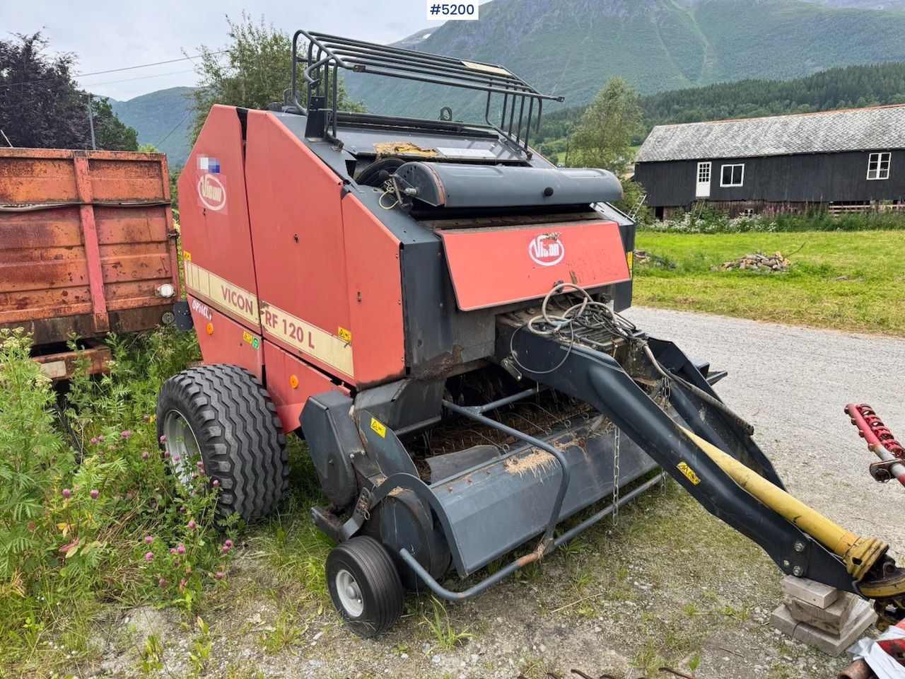 Approx. 2000 Vicon RF 120L Round Baler - Hay and forage equipment: picture 1 Approx. 2000 Vicon RF 120L Round Baler - Hay and forage equipment: picture 1