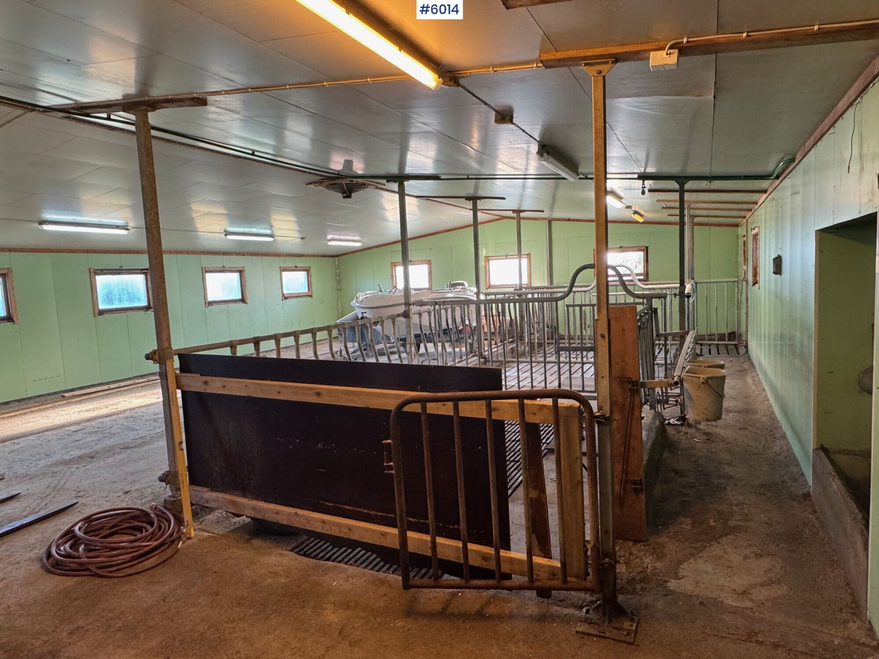 Catchment fronts and gates – space for 20–25 cows - Livestock equipment: picture 3 Catchment fronts and gates – space for 20–25 cows - Livestock equipment: picture 3