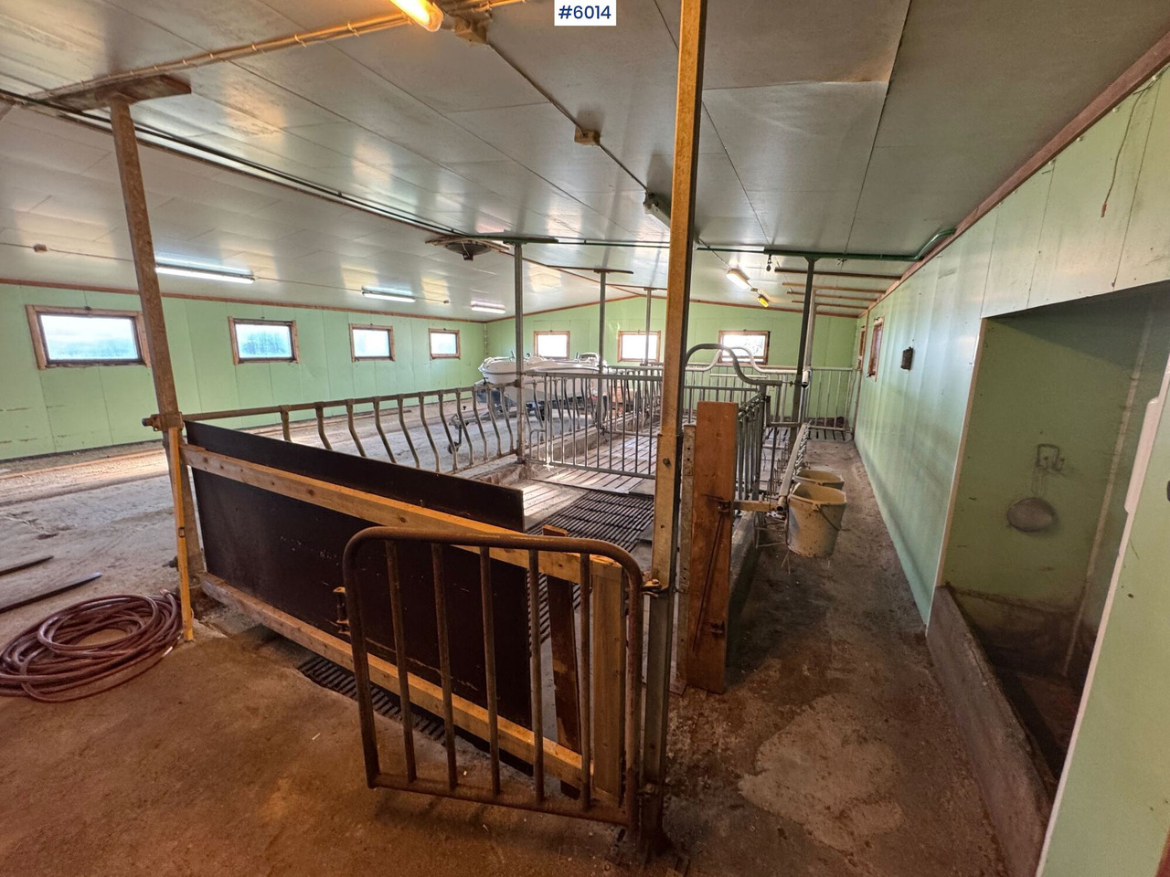 Catchment fronts and gates – space for 20–25 cows - Livestock equipment: picture 4 Catchment fronts and gates – space for 20–25 cows - Livestock equipment: picture 4