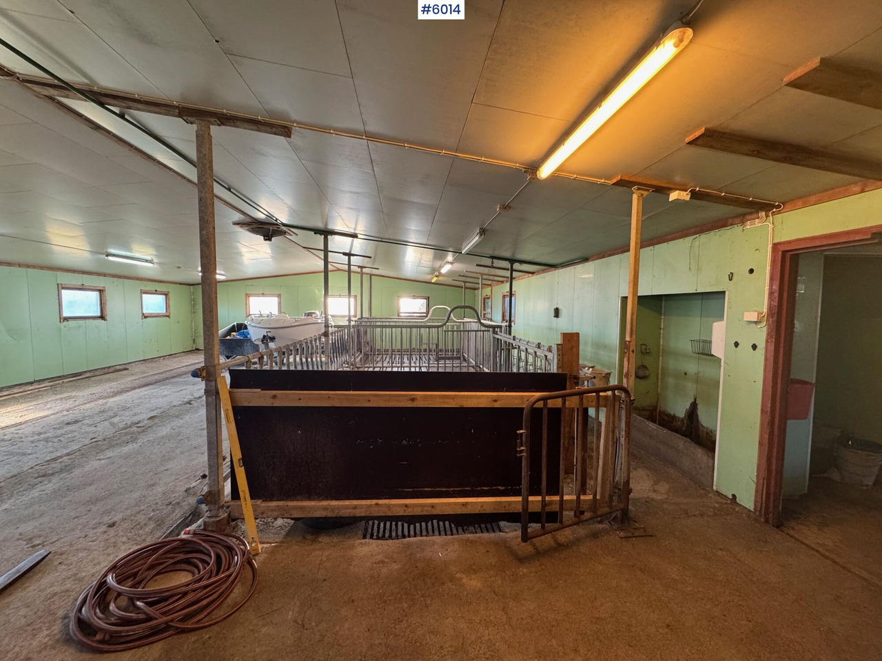 Catchment fronts and gates – space for 20–25 cows - Livestock equipment: picture 2 Catchment fronts and gates – space for 20–25 cows - Livestock equipment: picture 2
