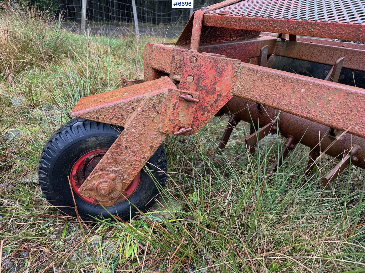 Soil tillage equipment Kverneland stone rake 4 m.: picture 18