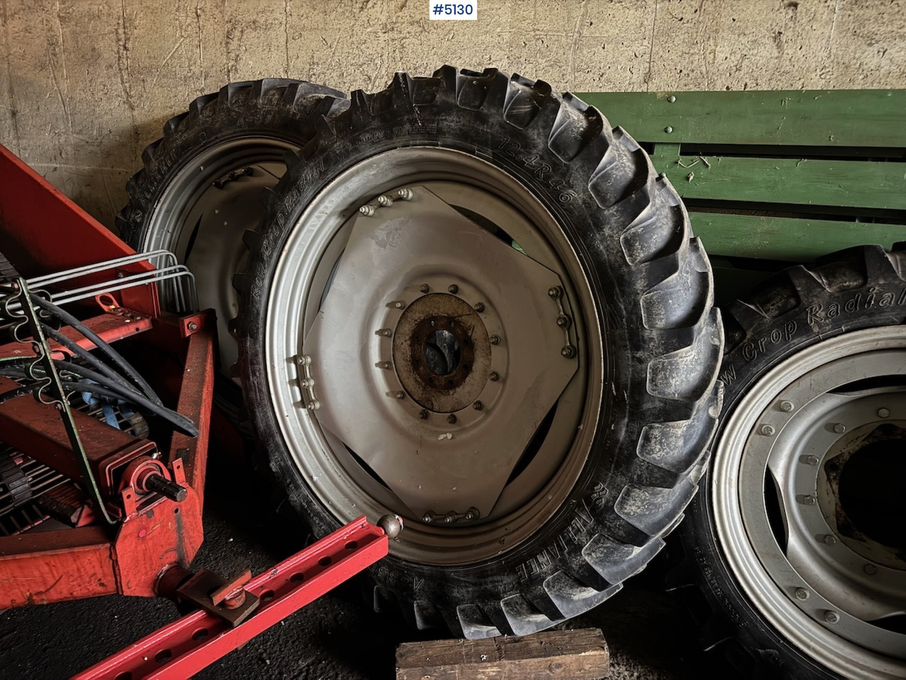 Sprayer wheels 12.4 R46 and 11.2 R32 - Sprayer: picture 1 Sprayer wheels 12.4 R46 and 11.2 R32 - Sprayer: picture 1