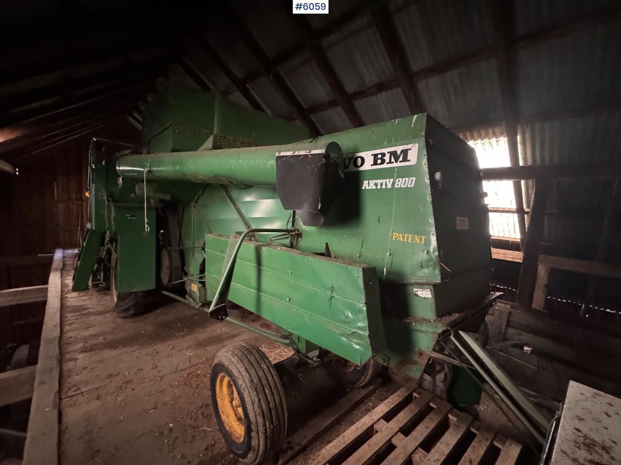 Volvo BM Aktiv 800 combine harvester - Combine harvester: picture 4 Volvo BM Aktiv 800 combine harvester - Combine harvester: picture 4