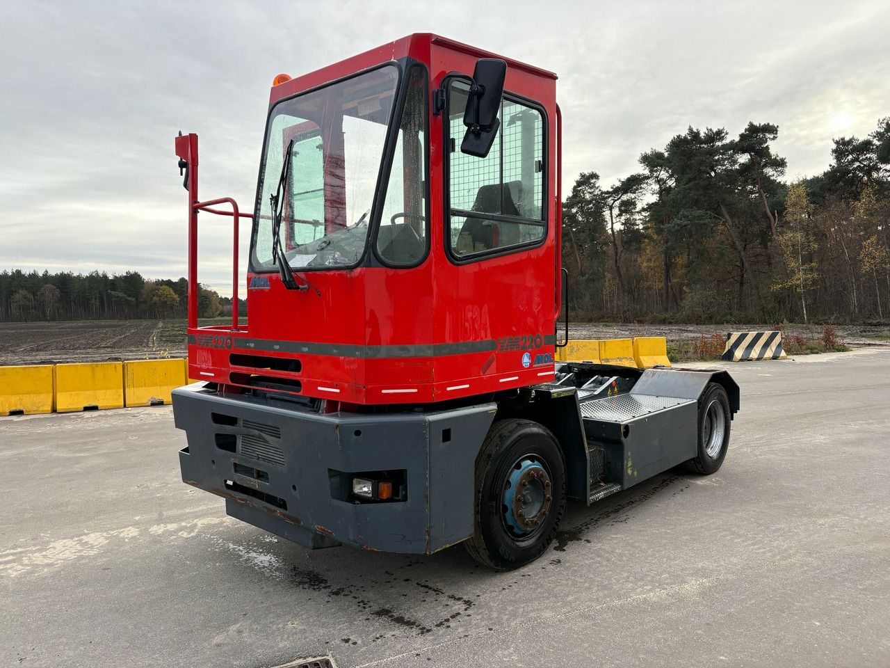 Mol ym220 - Tractor unit: picture 1 Mol ym220 - Tractor unit: picture 1