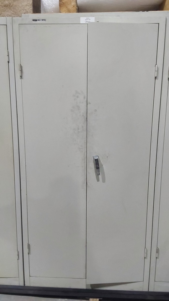 Tuerenschrank 1950x930x400 - Workshop equipment: picture 5 Tuerenschrank 1950x930x400 - Workshop equipment: picture 5