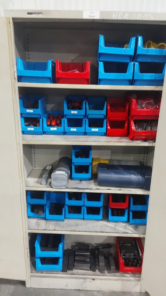 Tuerenschrank 1950x930x400 - Workshop equipment: picture 3 Tuerenschrank 1950x930x400 - Workshop equipment: picture 3