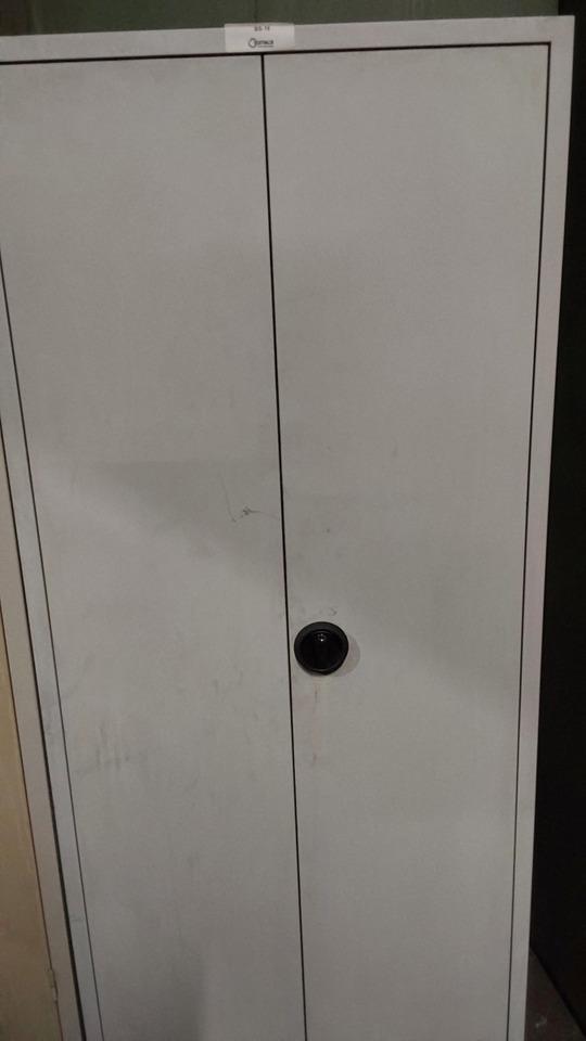 Tuerenschrank 1950x930x400 - Workshop equipment: picture 3 Tuerenschrank 1950x930x400 - Workshop equipment: picture 3