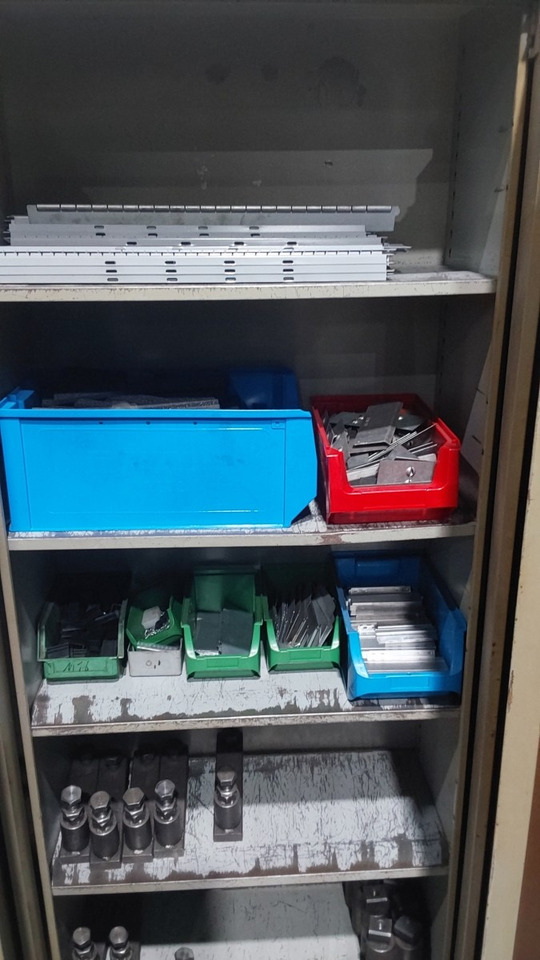 Tuerenschrank 1950x930x400 - Workshop equipment: picture 4 Tuerenschrank 1950x930x400 - Workshop equipment: picture 4