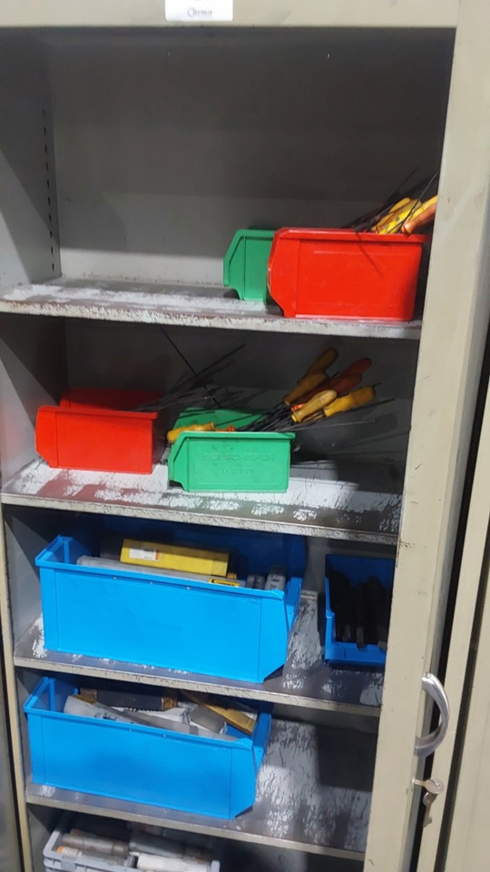 Tuerenschrank 1950x930x400 - Workshop equipment: picture 3 Tuerenschrank 1950x930x400 - Workshop equipment: picture 3